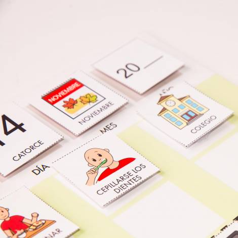 Calendario visual para niños con pictogramas autismo en español